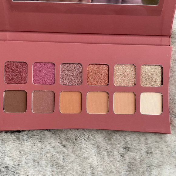 Illamasqua Unveiled Artistry Palette - Picture 2 of 6